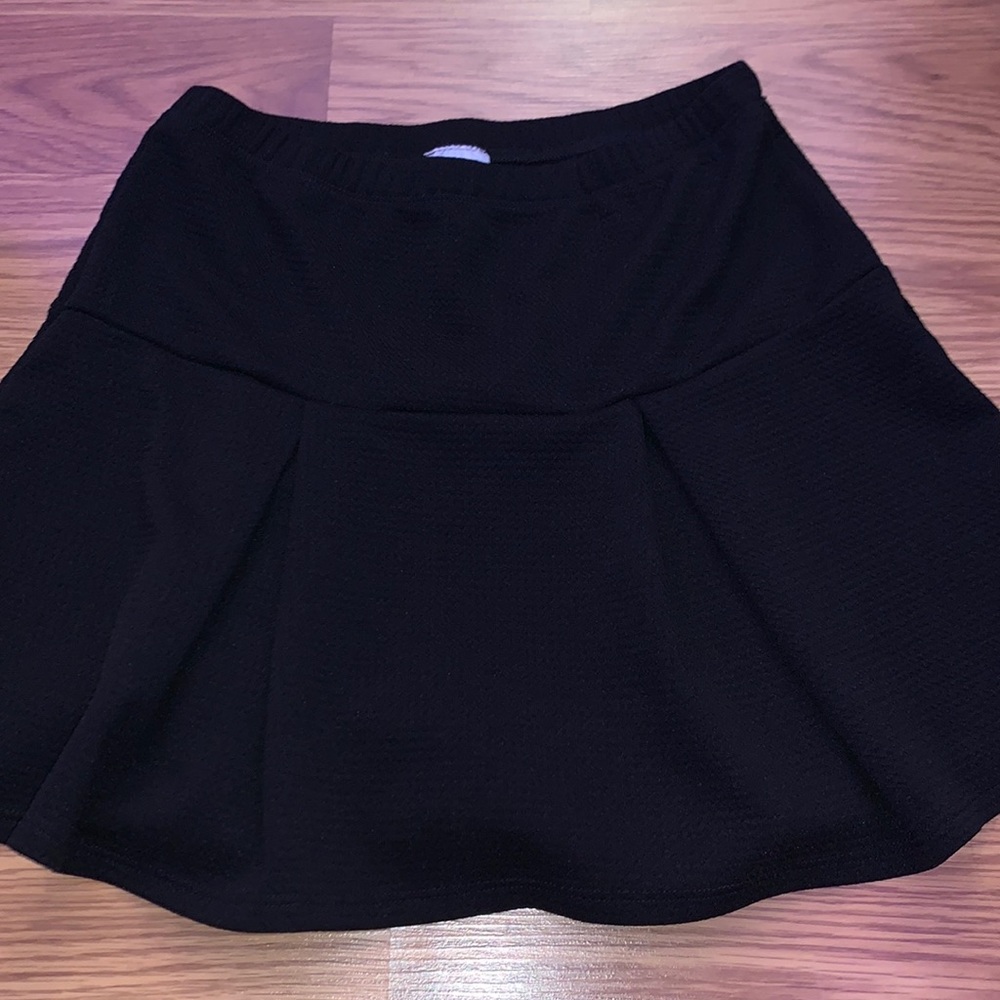 Black pleated skirt